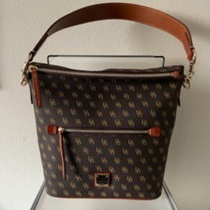 A shoulder carrying Dooney